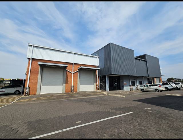 609M² WAREHOUSE TO LET IN LONGLAKE